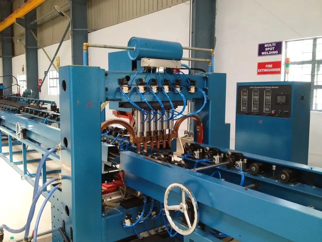 การปรับปรุงความเย็น ผนังปีกระบายไฟฟ้า เครื่องแปลงพลังงาน น้ํามันดําน้ํา เครื่องเรเดียเตอร์ ปีก ปีก สายการผลิตการปั่นอัตโนมัติ 4